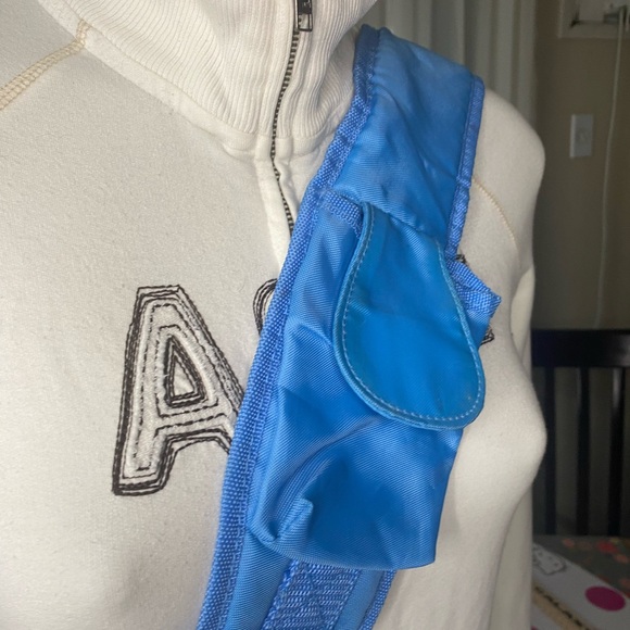 * EastSport Blue Mesh Sling Backpack with separate shoe/ sport bag  security bag - Picture 4 of 11